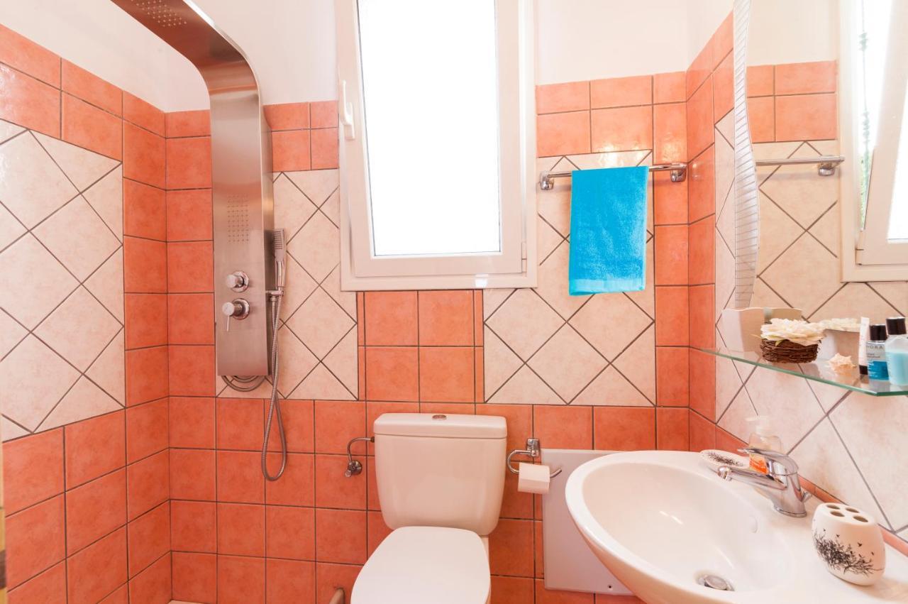 Beachfront Villa Victoras - With Private Beach Sidari  Zewnętrze zdjęcie