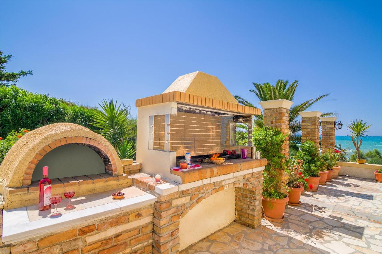 Beachfront Villa Victoras - With Private Beach Sidari  Zewnętrze zdjęcie