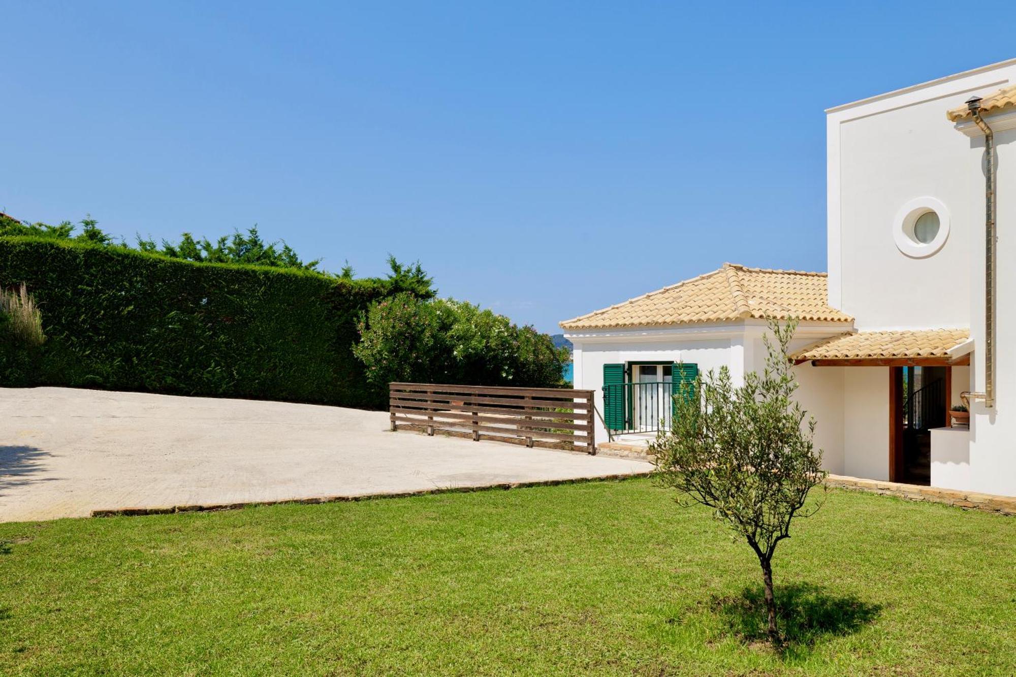 Beachfront Villa Victoras - With Private Beach Sidari  Zewnętrze zdjęcie