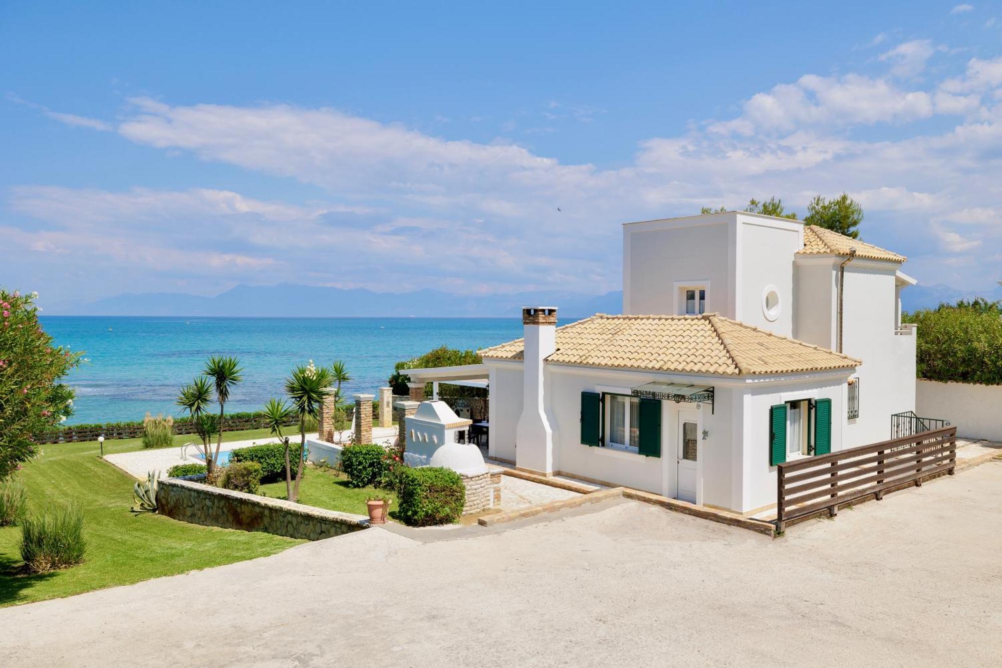 Beachfront Villa Victoras - With Private Beach Sidari  Zewnętrze zdjęcie