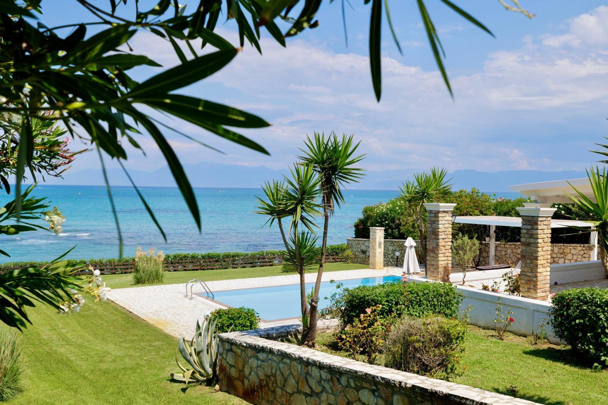 Beachfront Villa Victoras - With Private Beach Sidari  Zewnętrze zdjęcie