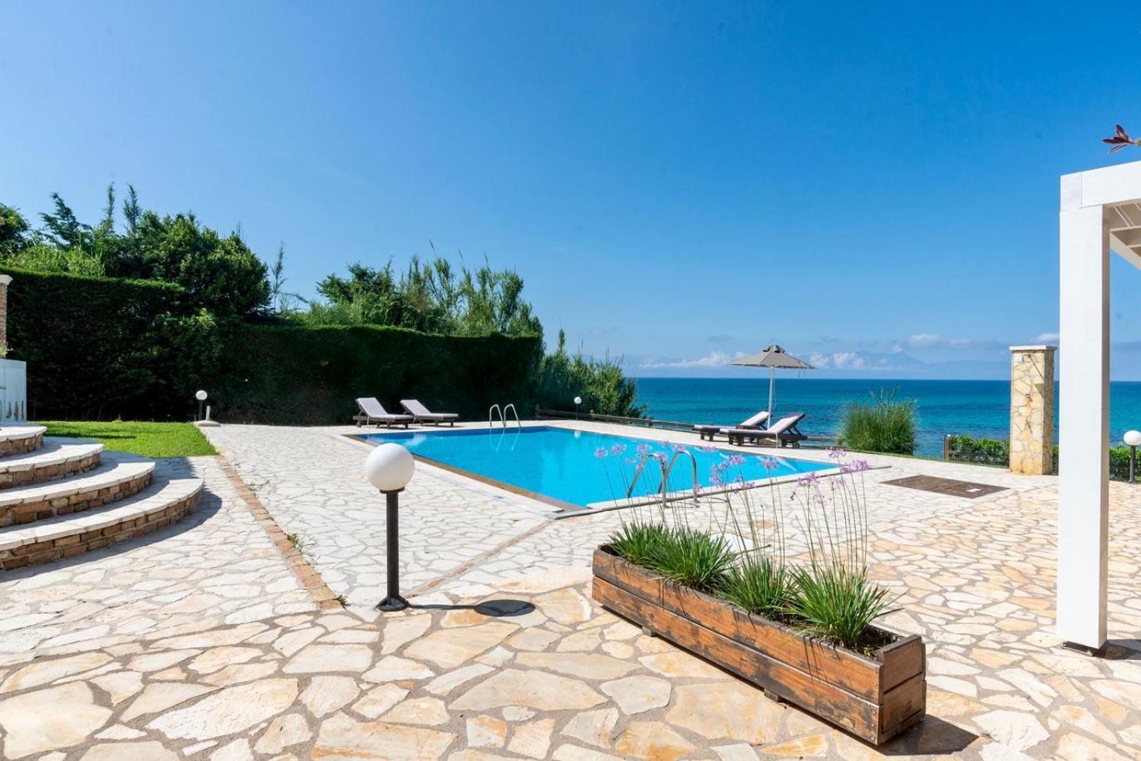 Beachfront Villa Victoras - With Private Beach Sidari  Zewnętrze zdjęcie