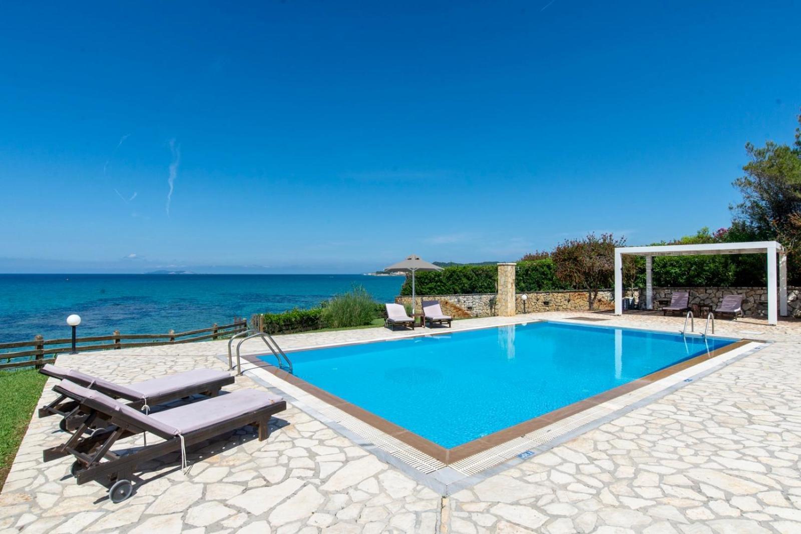 Beachfront Villa Victoras - With Private Beach Sidari  Zewnętrze zdjęcie