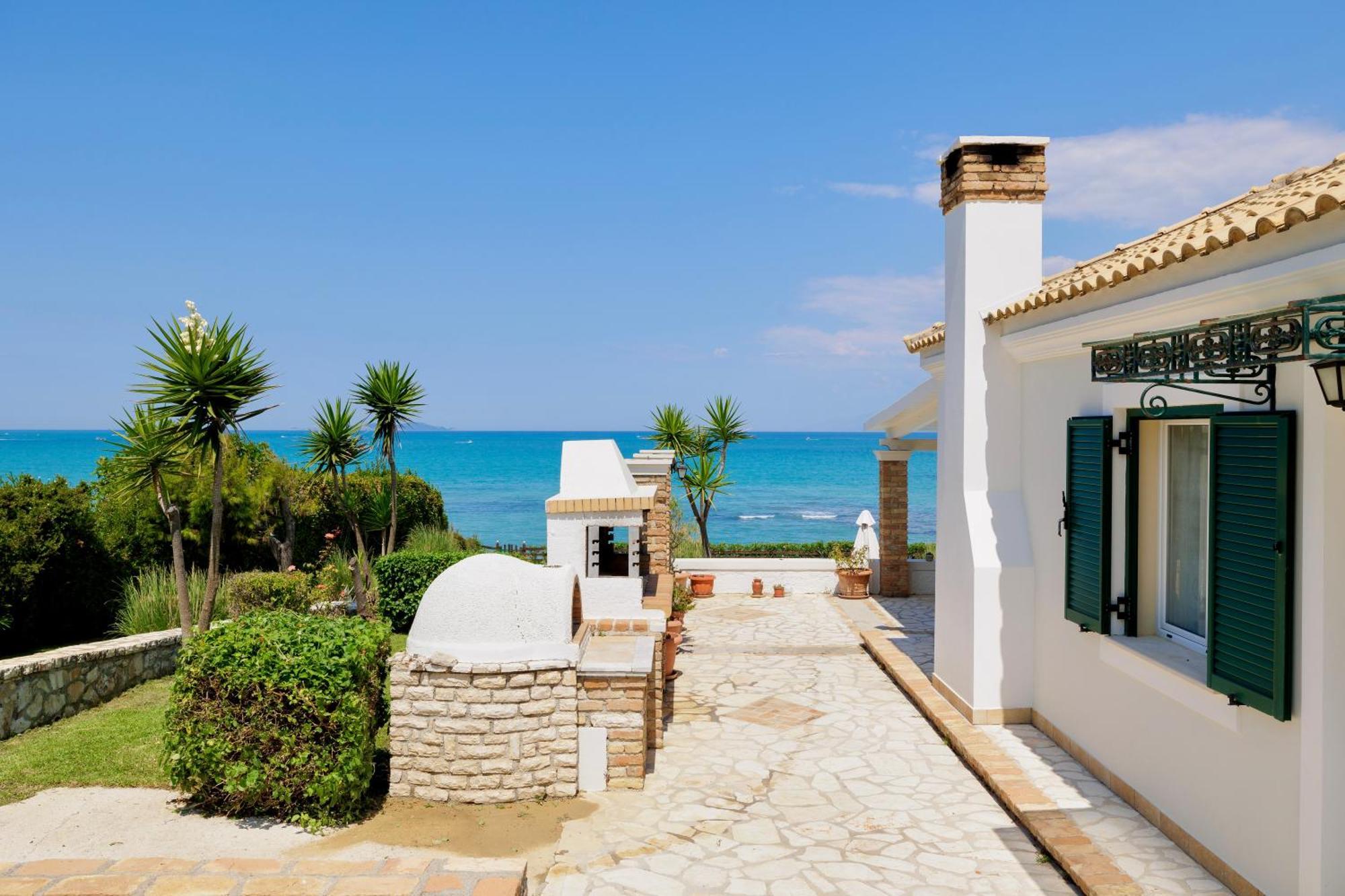 Beachfront Villa Victoras - With Private Beach Sidari  Zewnętrze zdjęcie