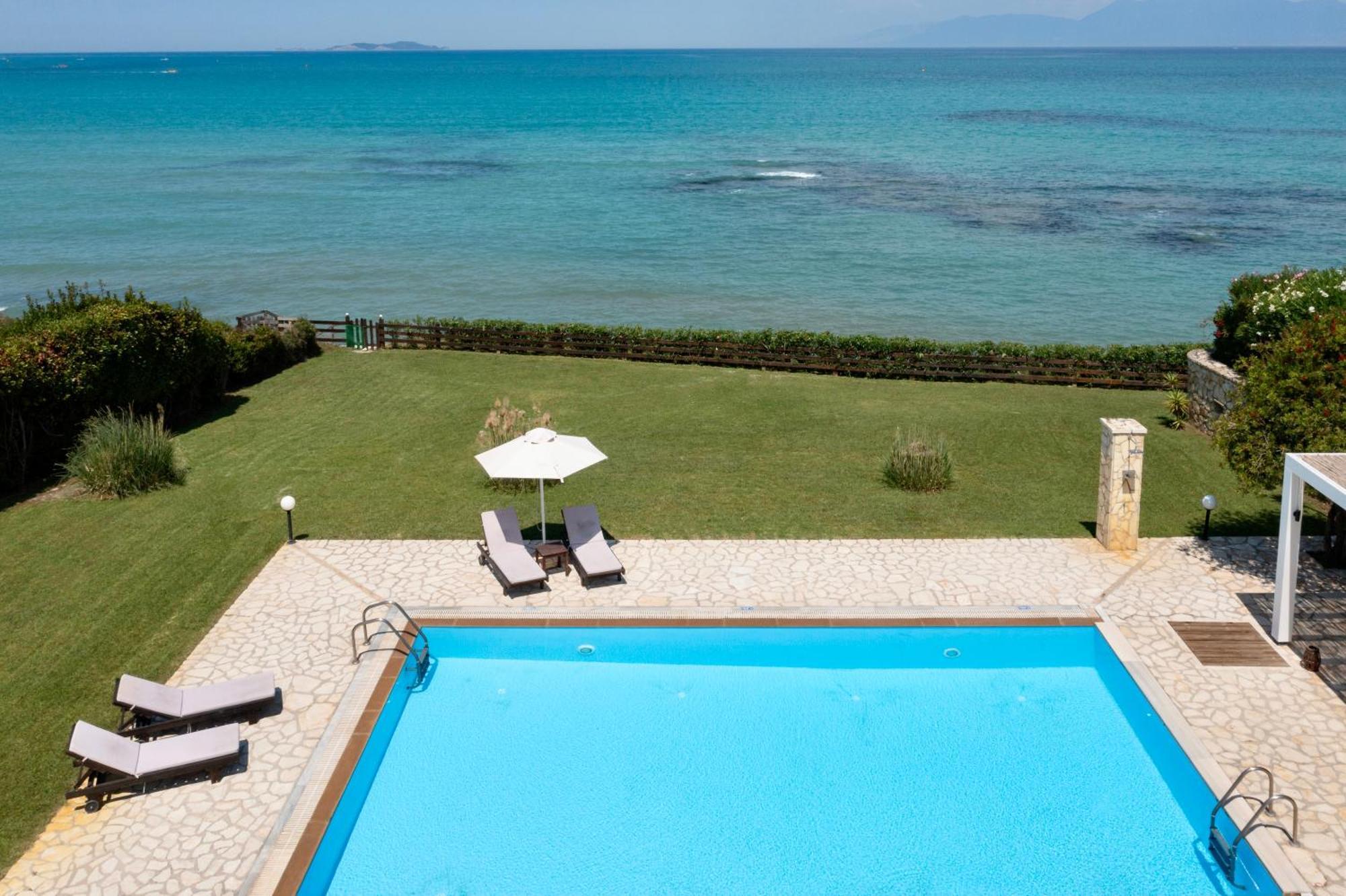 Beachfront Villa Victoras - With Private Beach Sidari  Zewnętrze zdjęcie