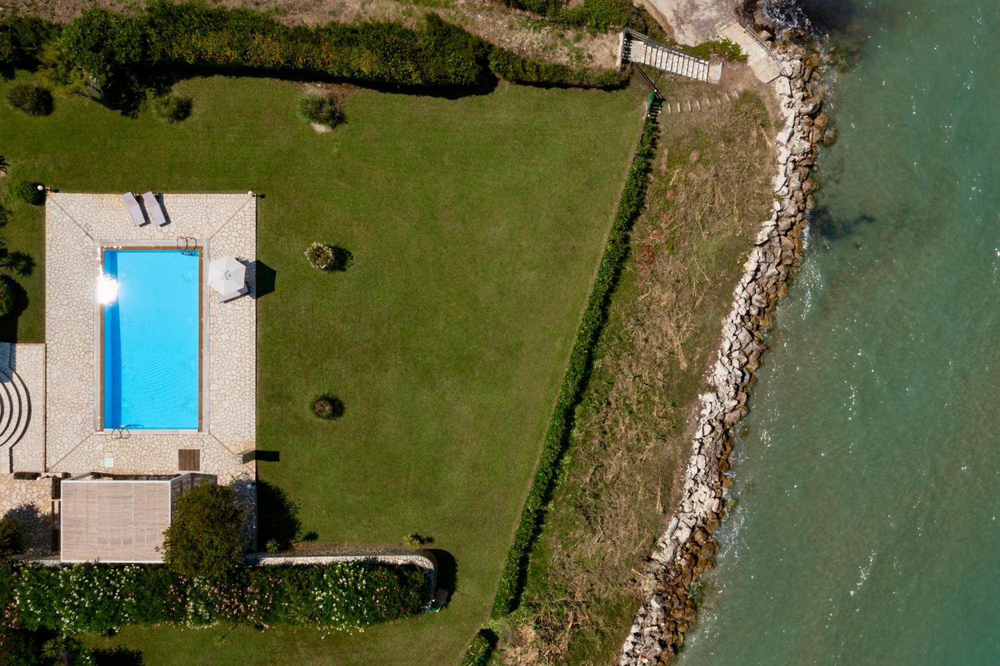 Beachfront Villa Victoras - With Private Beach Sidari  Zewnętrze zdjęcie
