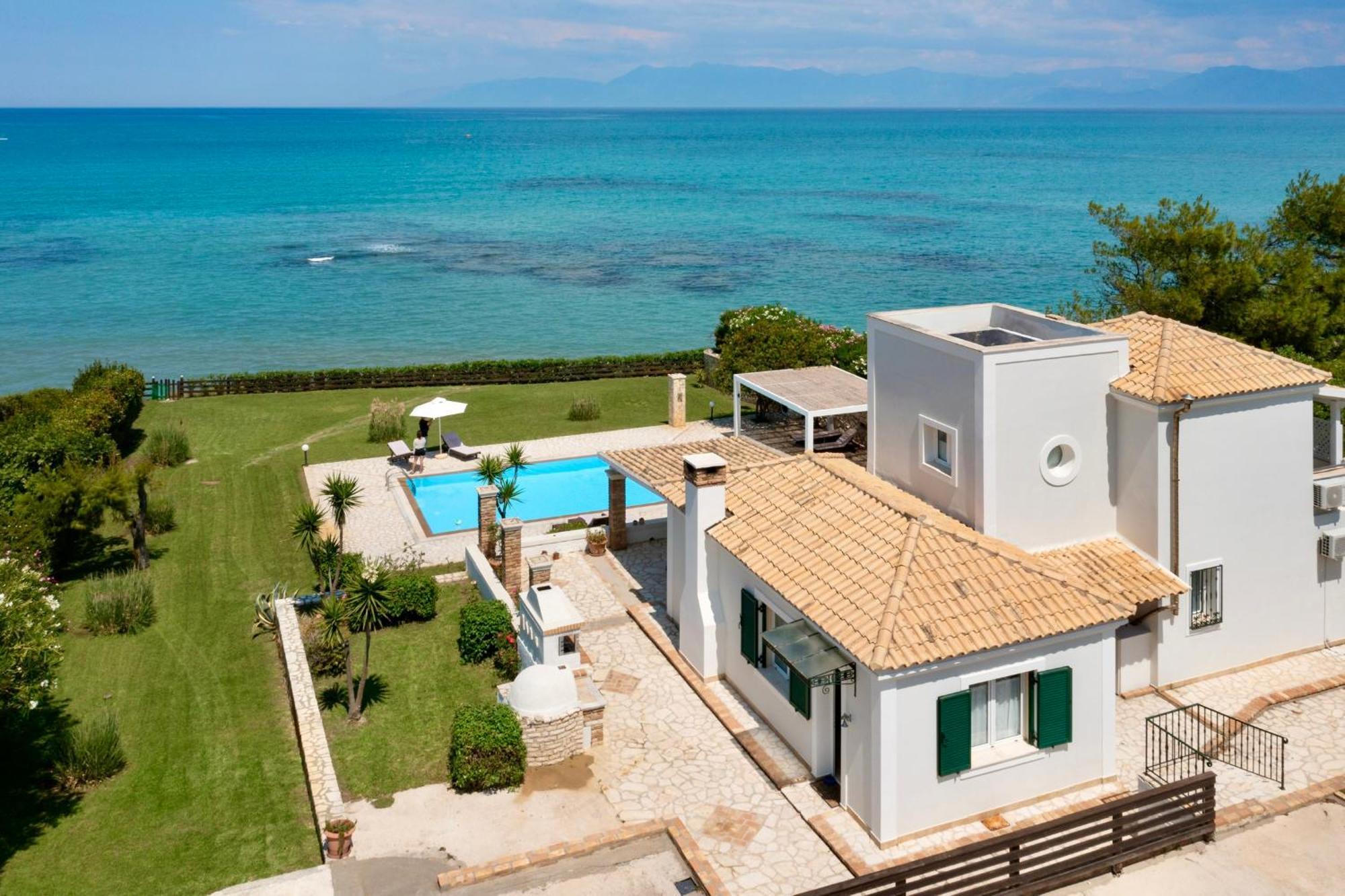 Beachfront Villa Victoras - With Private Beach Sidari  Zewnętrze zdjęcie