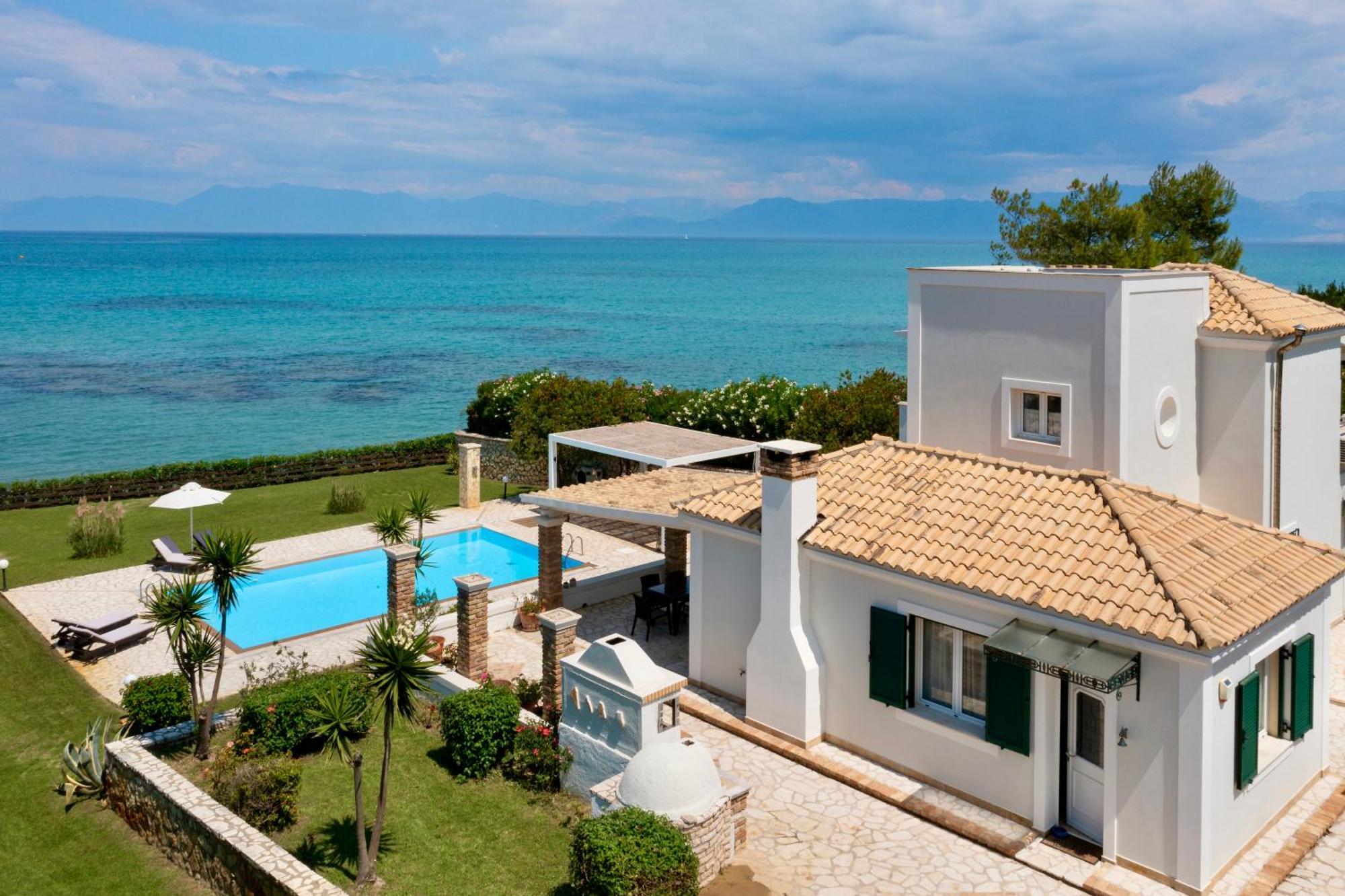 Beachfront Villa Victoras - With Private Beach Sidari  Zewnętrze zdjęcie